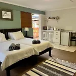 Lovely Garden Studio1 - 10 Minute Walk From Beach