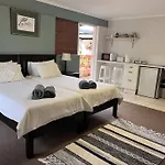 Lovely Garden Studio1 - 10 Minute Walk From Beach