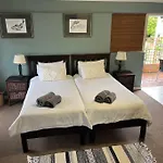 Lovely Garden Studio1 - 10 Minute Walk From Beach