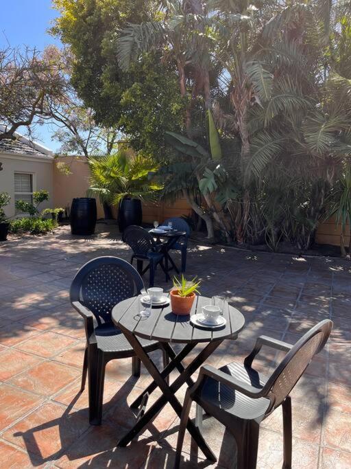 Lovely Garden Studio1 - 10 Minute Walk From Apartment